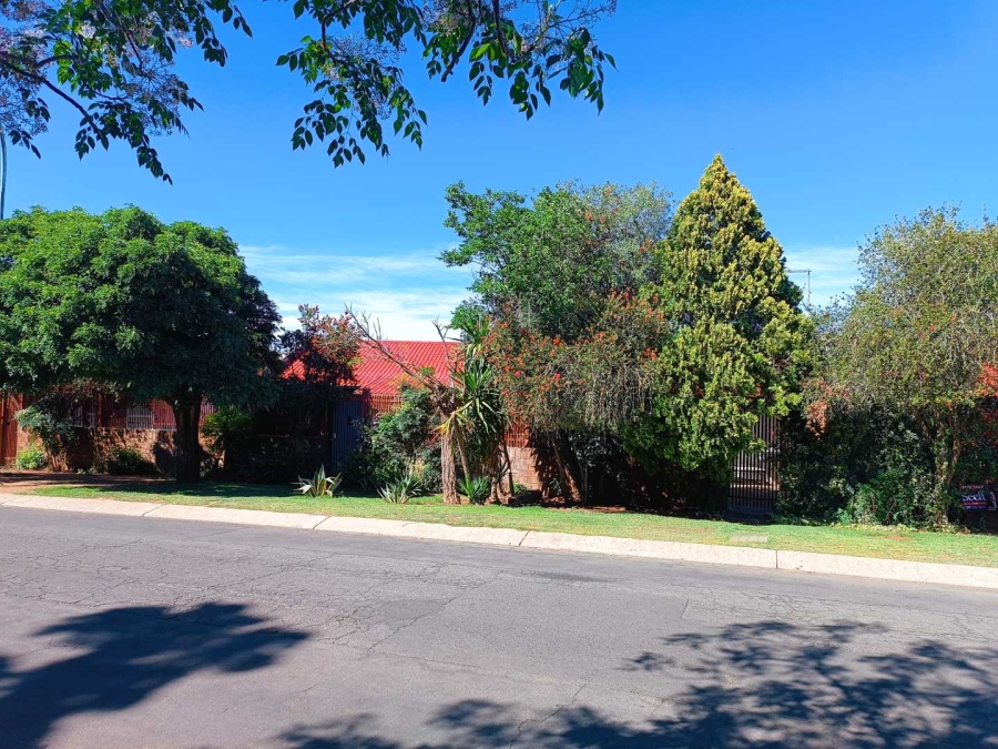 4 Bedroom Property for Sale in Langenhovenpark Free State